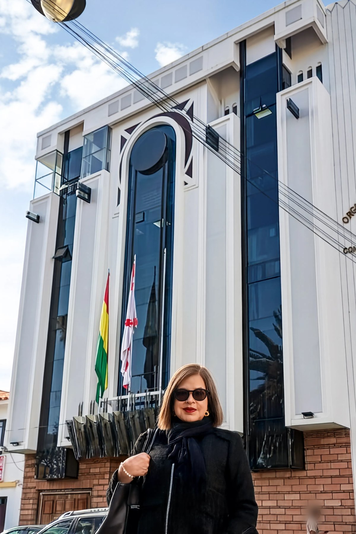 Marianella Cerball frente a la sede del Órgano Judicial, en Sucre
